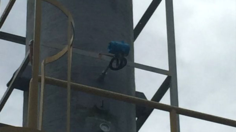 Flue gas measurement with thermal mass flow meter